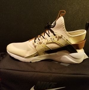 Limited edition nike air hurache size 11